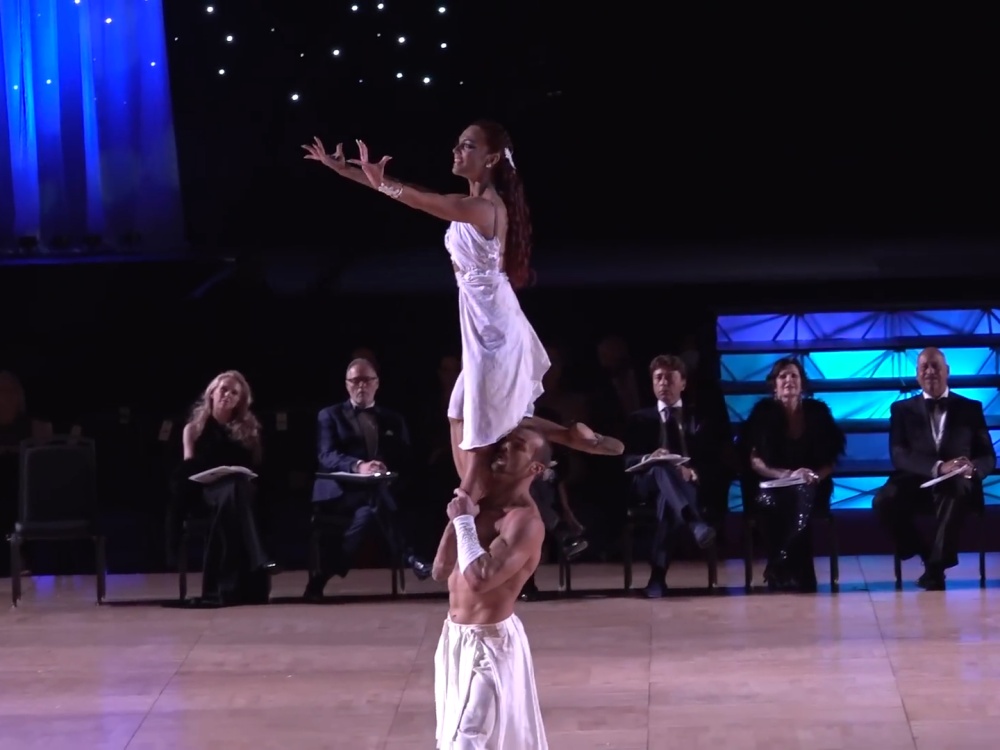 Cabaret floor movement